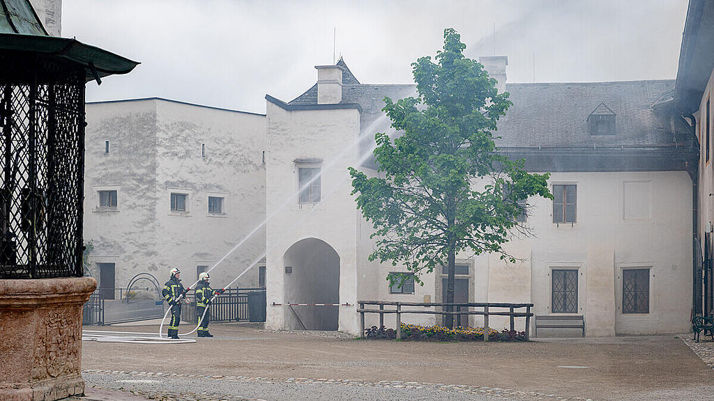 Feuerwehr-Übung auf der Festung, II