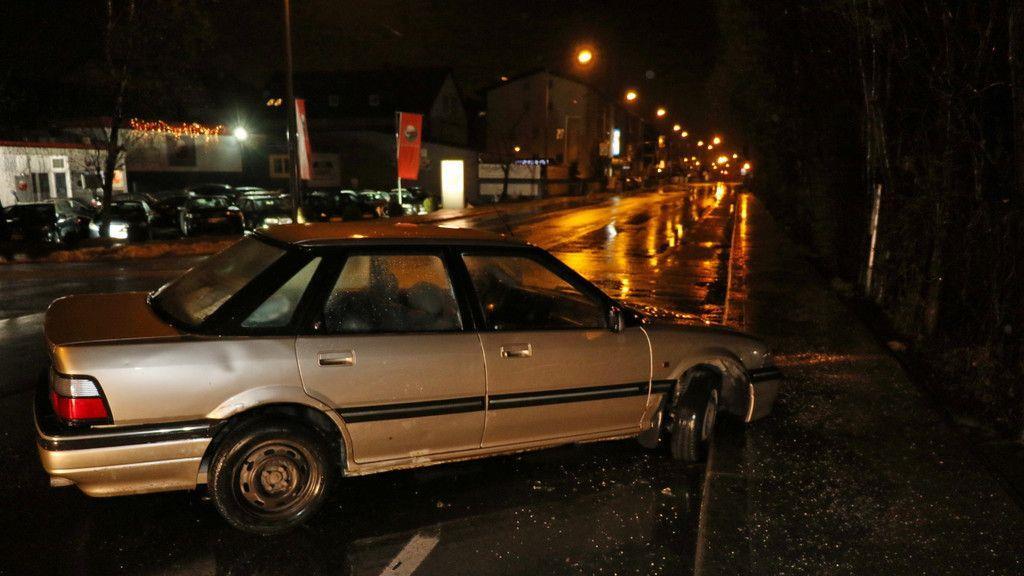 Unfall auf Vogelweiderstraße: Pkw ohne Fahrer abgestellt