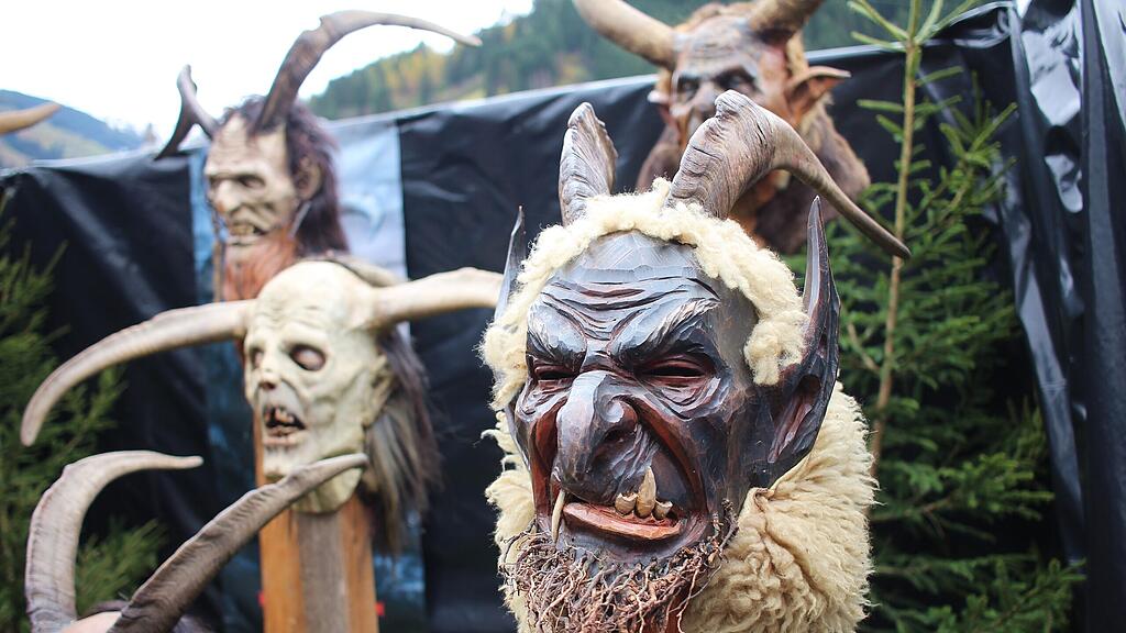 Maskenausstellung "Grossarler Gschlacht"