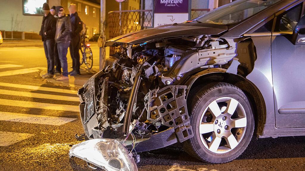Frontal-Crash in der Sterneckstraße