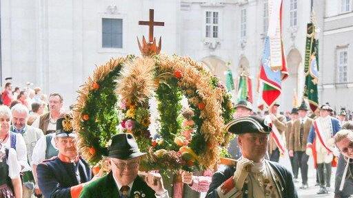Erntedank-Umzug in der Mozartstadt