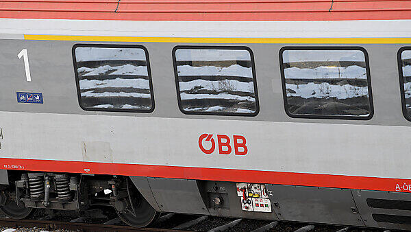 Neue Waggons für die ÖBB sind auf Schiene