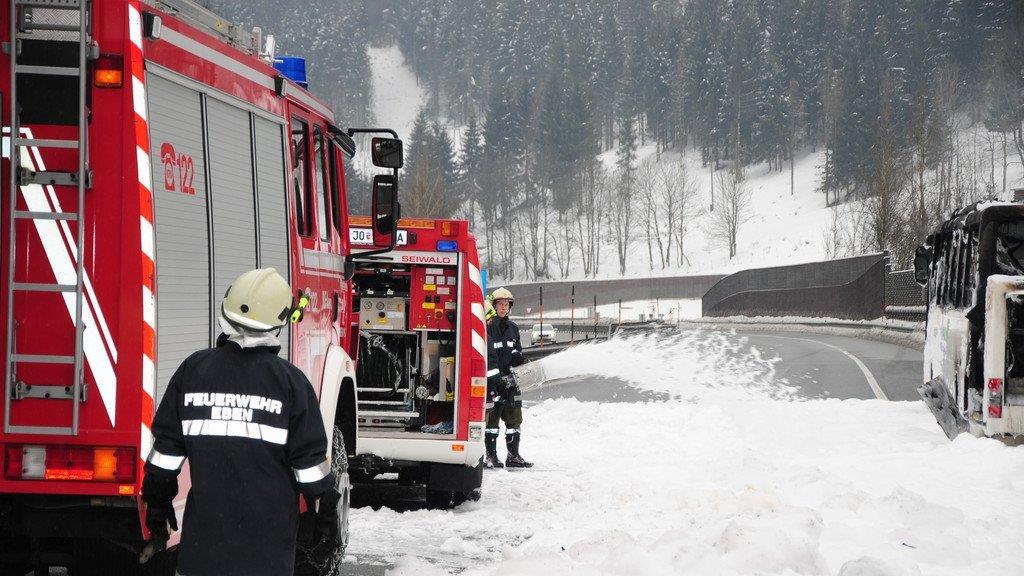 Reisebus in Vollbrand