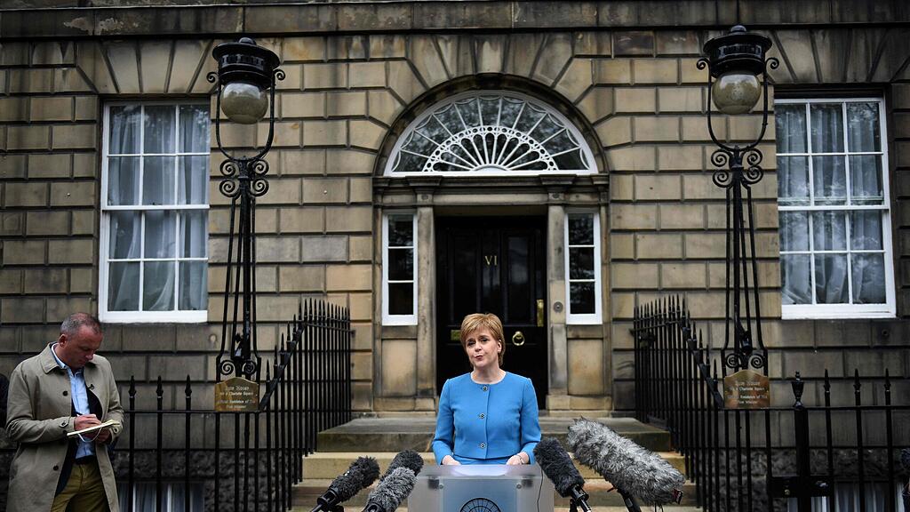 Schottland Regierungschefin Sturgeon hält ein zweites Unabhängigkeitsreferendum für "höchst wahrscheinlich" .