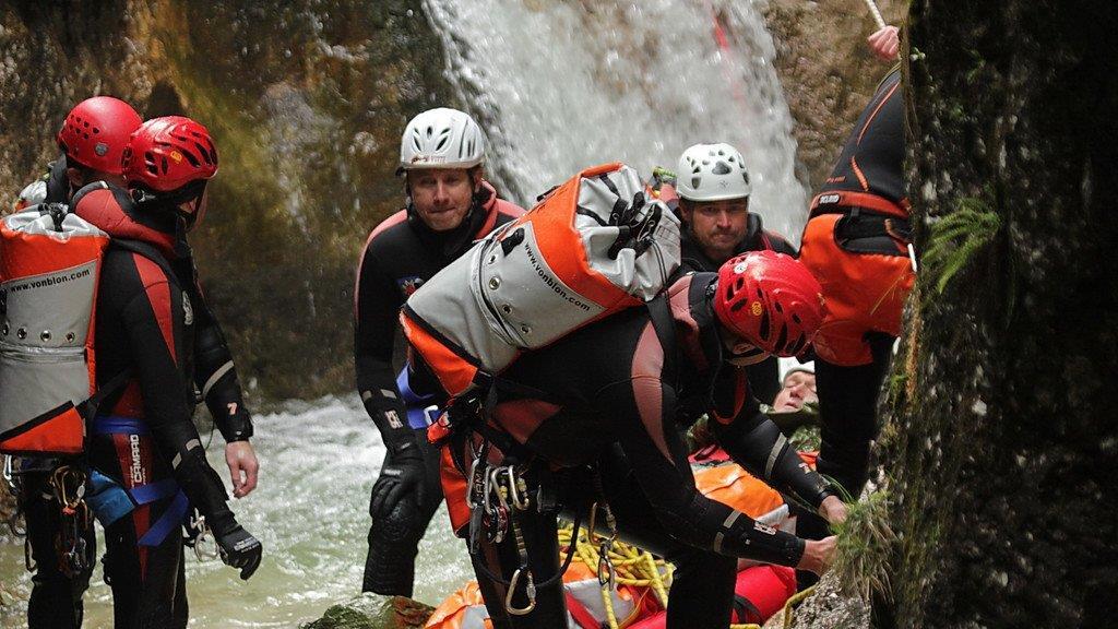 Großübung in der Almbachklamm, I