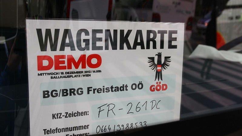 Salzburger demonstrieren in Wien