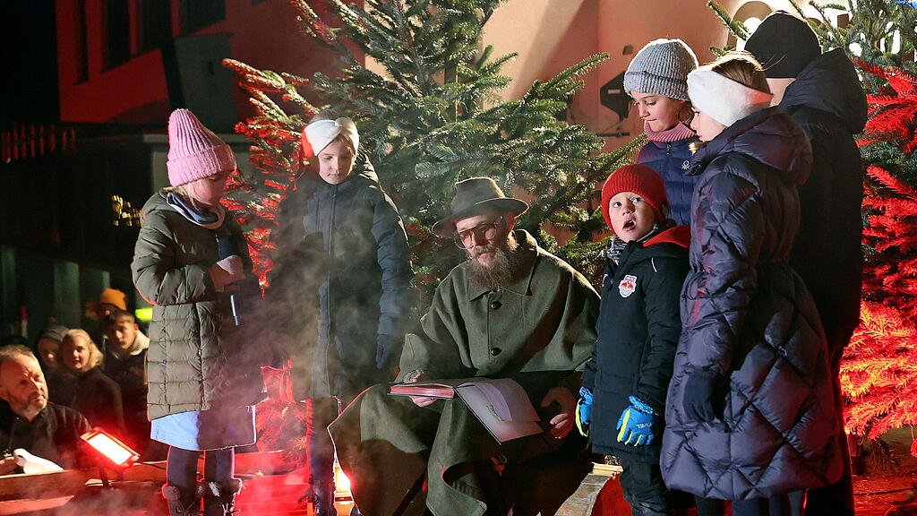 Anifer Krampuslauf am Dorfplatz
