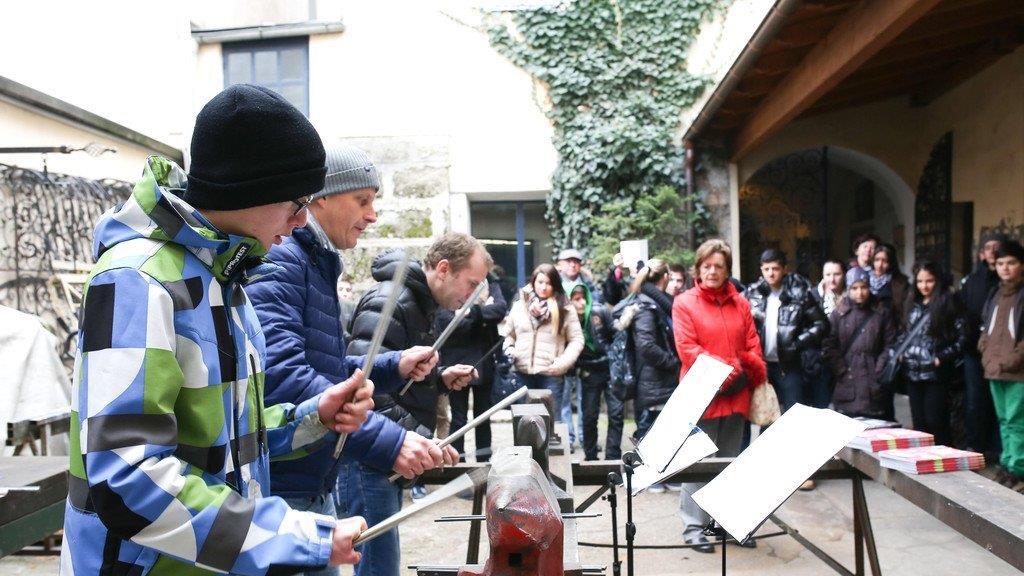 Hand.Kopf.Werk.: Parapluis über den Dächern Salzburgs