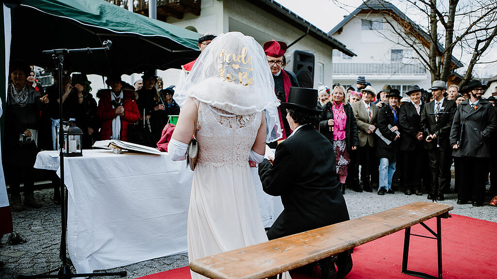 Verkehrte Hochzeit, Kirche