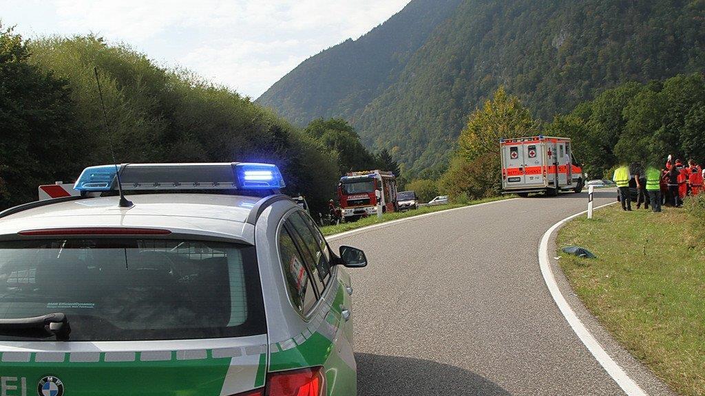 Trümmerfeld nach Frontalcrash