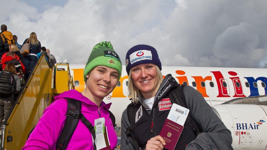 Ski-Damen heben von Salzburg ab
