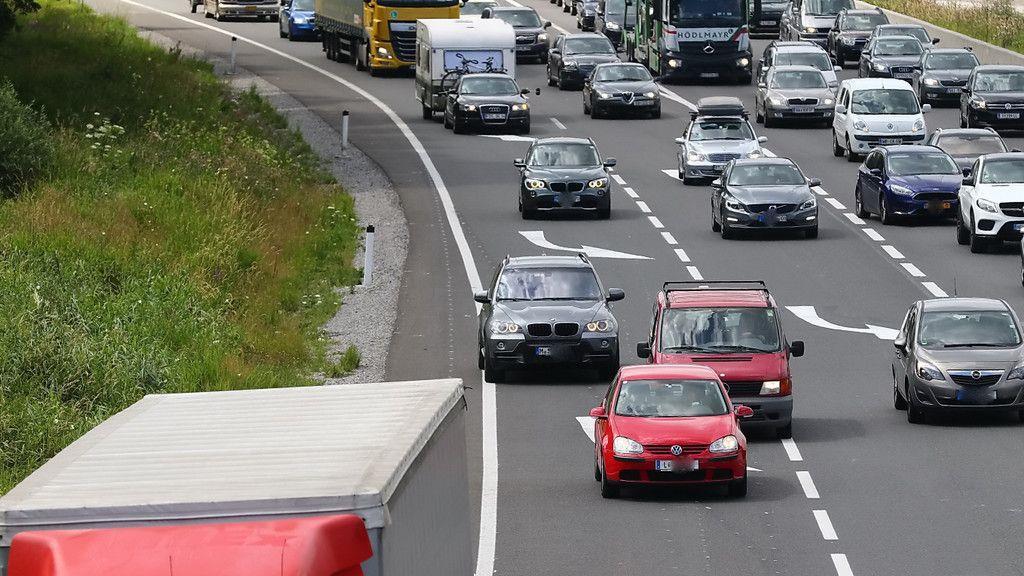 Stau nach Auffahrunfall auf A10