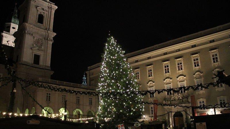 Christbaum fällt Orkan zum Opfer