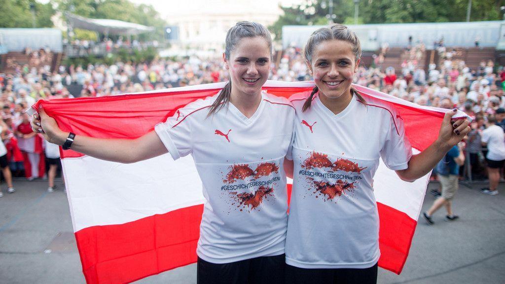 Empfang Fußballerinnen Rathausplatz