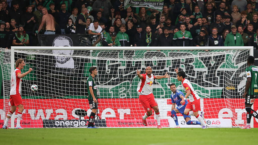 FUSSBALL: ADMIRAL BUNDESLIGA/ 1. RUNDE: SV OBERBANK RIED - RED BULL SALZBURG