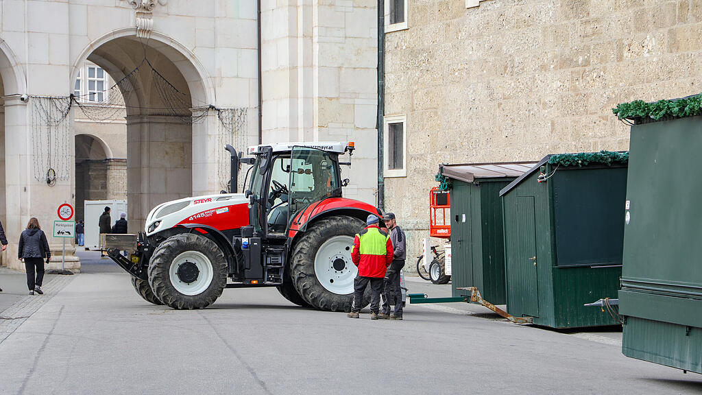 Aufbau Christkindlmarkt II
