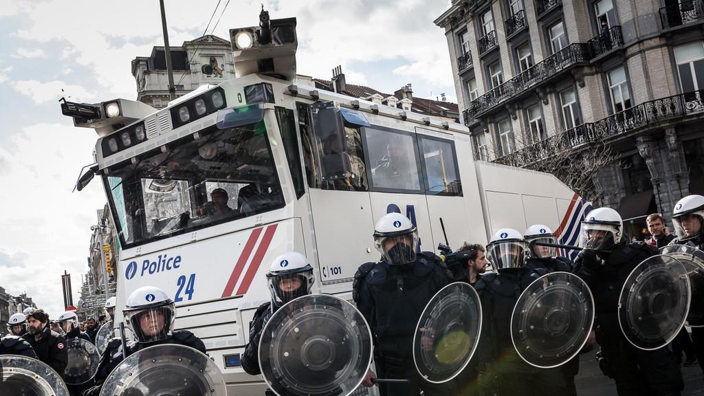 Hooligans randalieren in Brüssel