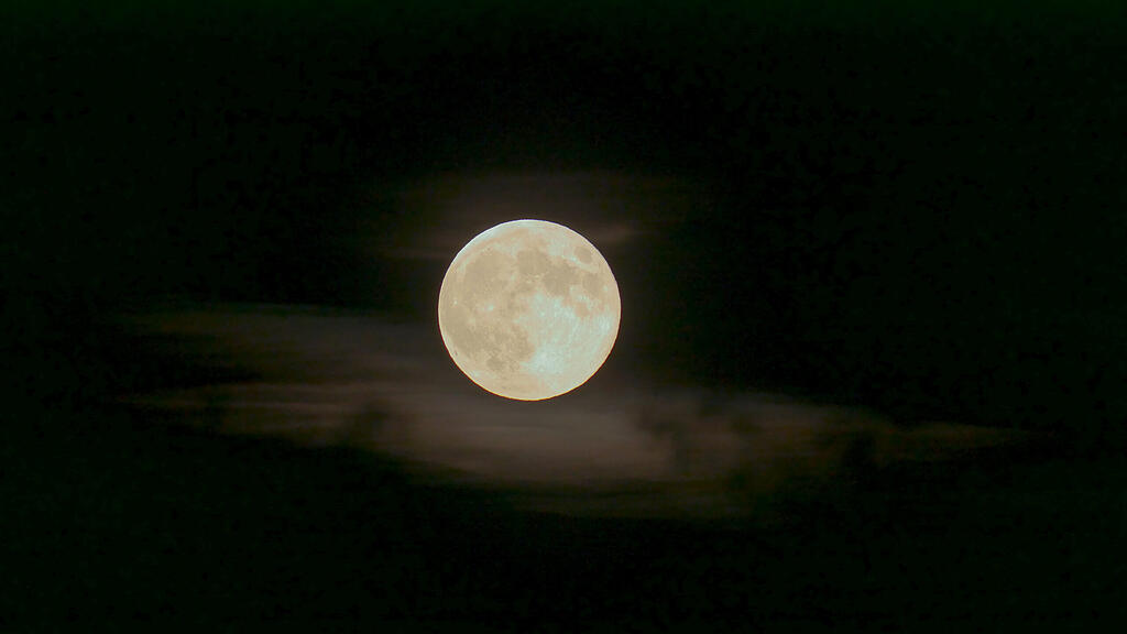 Komet und Supervollmond