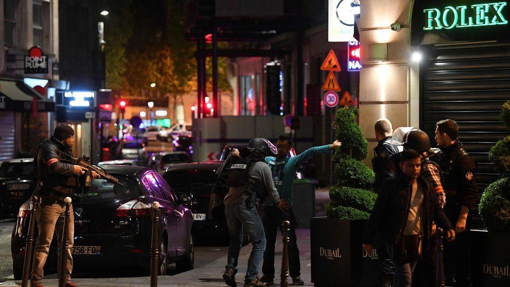 Vermeintlicher IS-Angriff in Paris: Polizist und Angreifer tot