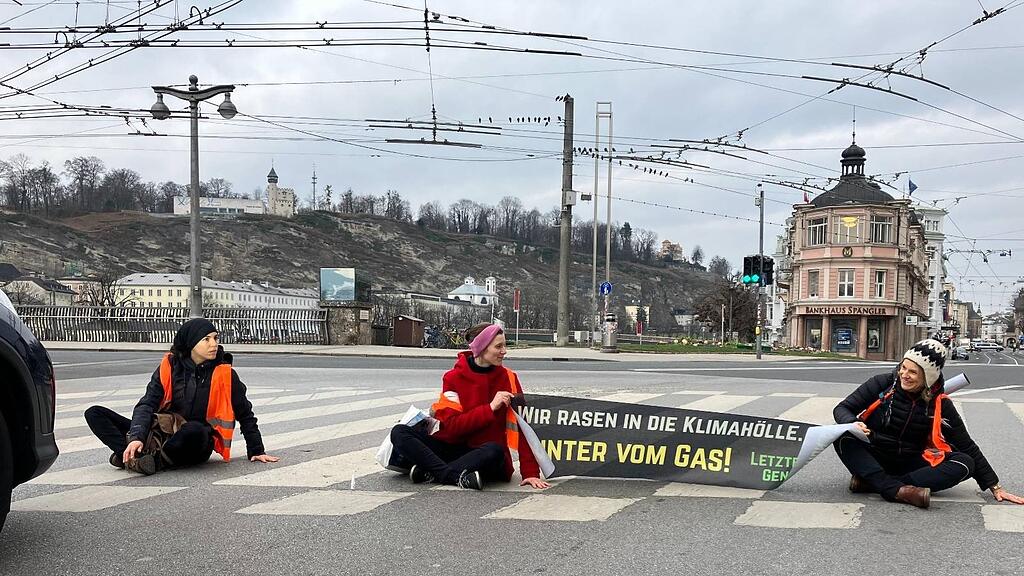 Letzte Generation: Klebe-Protest in Salzburg