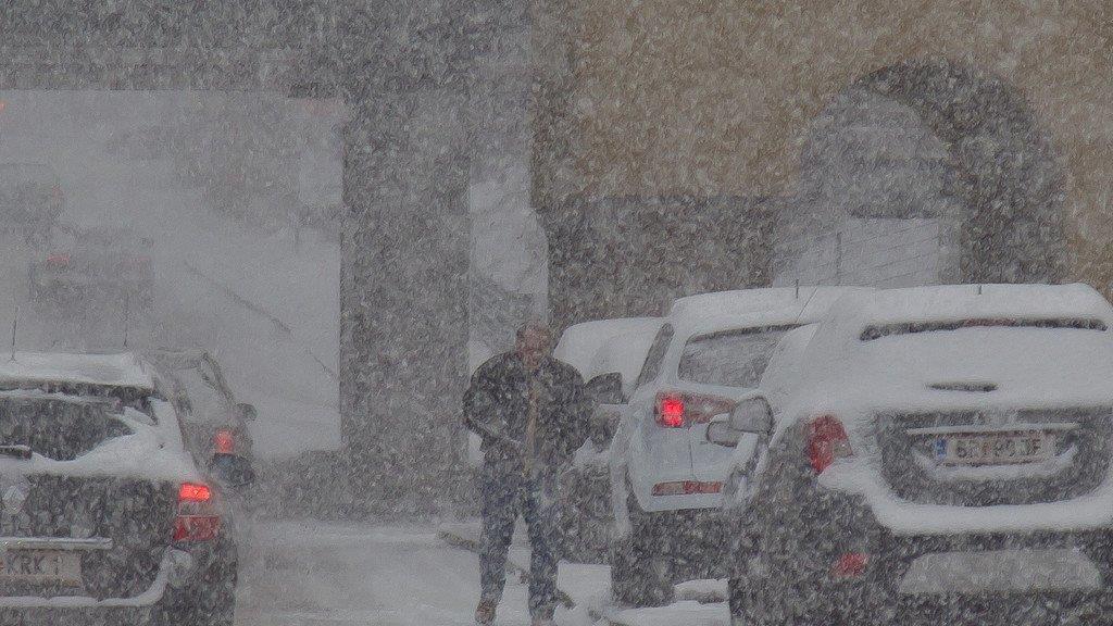 Schnee sorgt für Unfälle und Verkehrschaos: Schneefahrbahn in der Stadt Salzburg