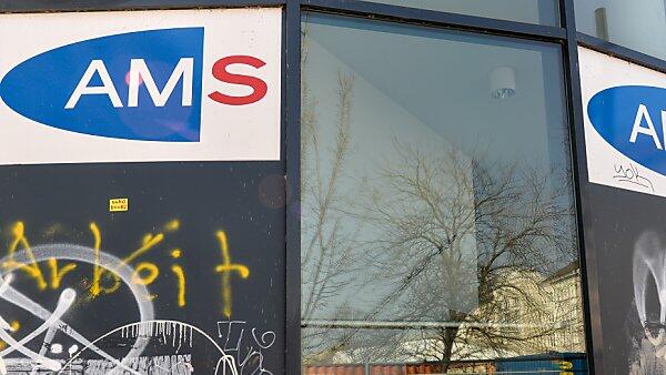 Im Jahresvergleich stieg die Arbeitslosigkeit um 3,7 Prozent