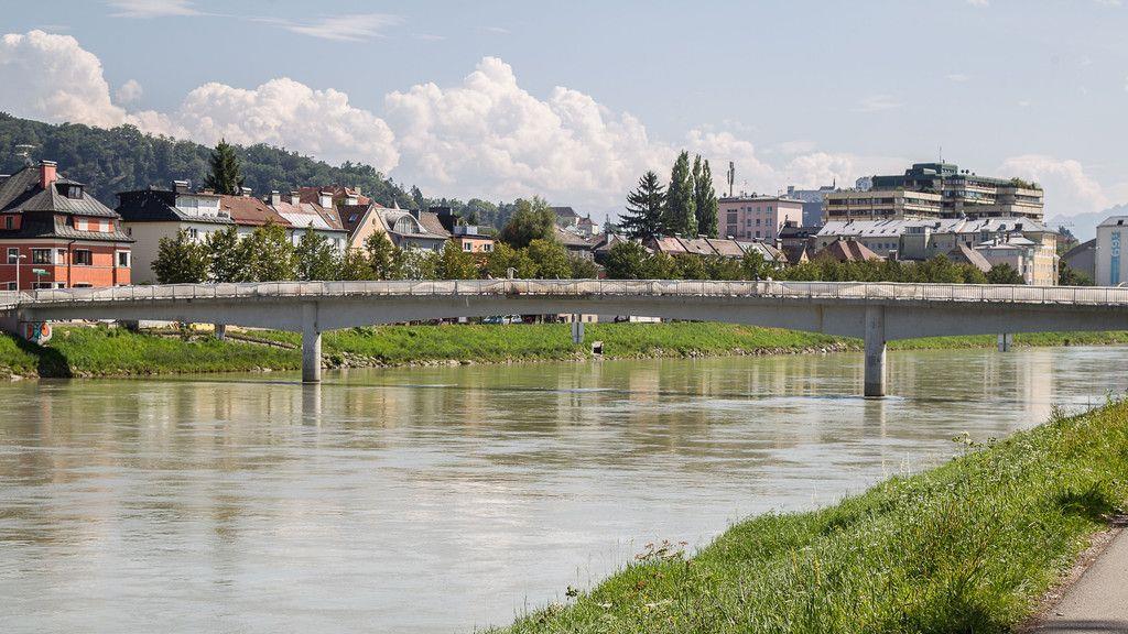 Mann aus Salzach gerettet