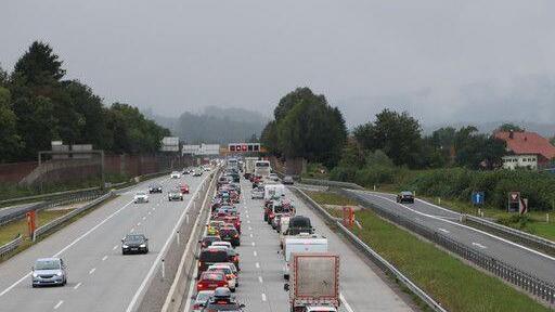 Stau auf der A10