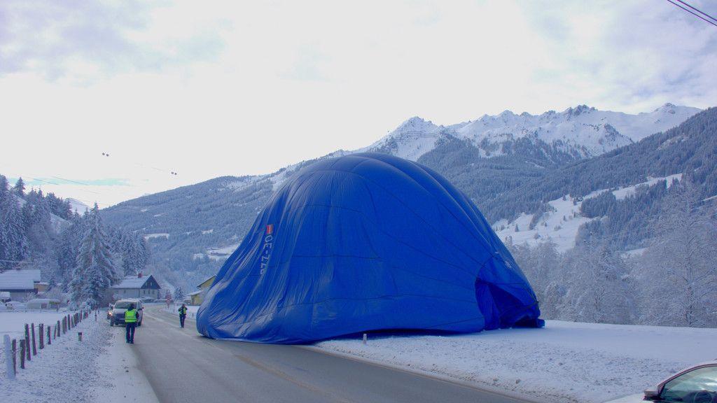 Ballon landet auf Gasteiner Bundesstraße