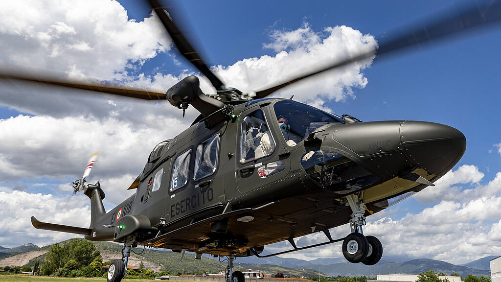 HANDOUT  BUNDESMINISTERIUM FÜR LANDESVERTEIDIGUNG ENTSCHEIDUNG FÜR DIE NEUEN BUNDESHEER-HUBSCHRAUBER =.jpg