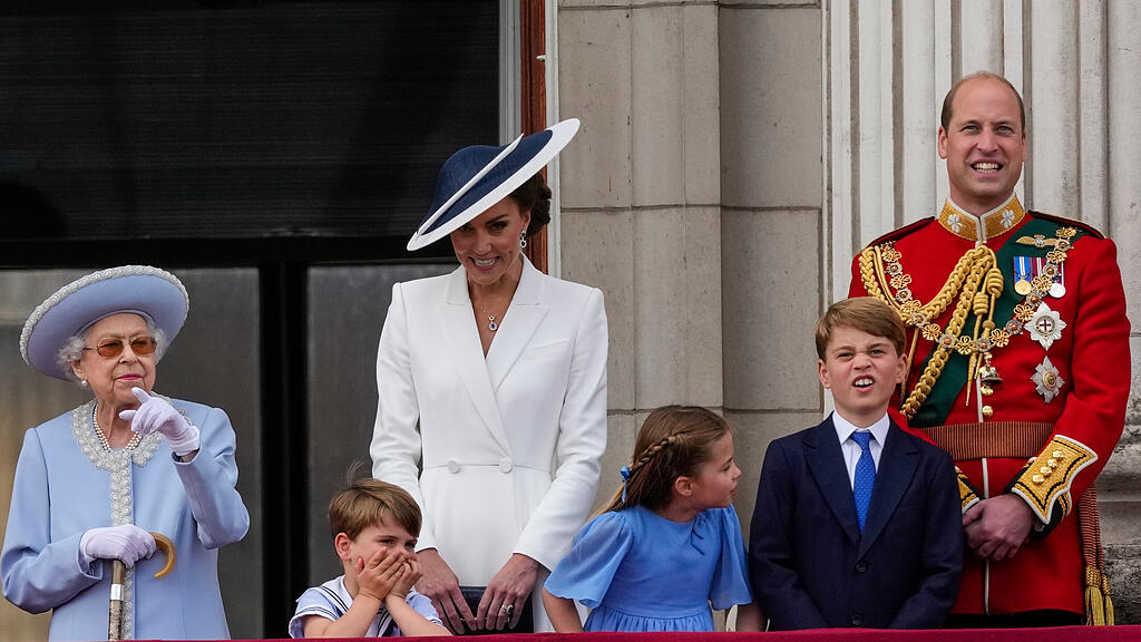 Queen feiert 70 Jahre Thronjubil\u00e4um
