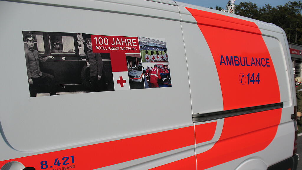 Das Rote Kreuz brachte die Frauen ins Spital. (Symbolbild)