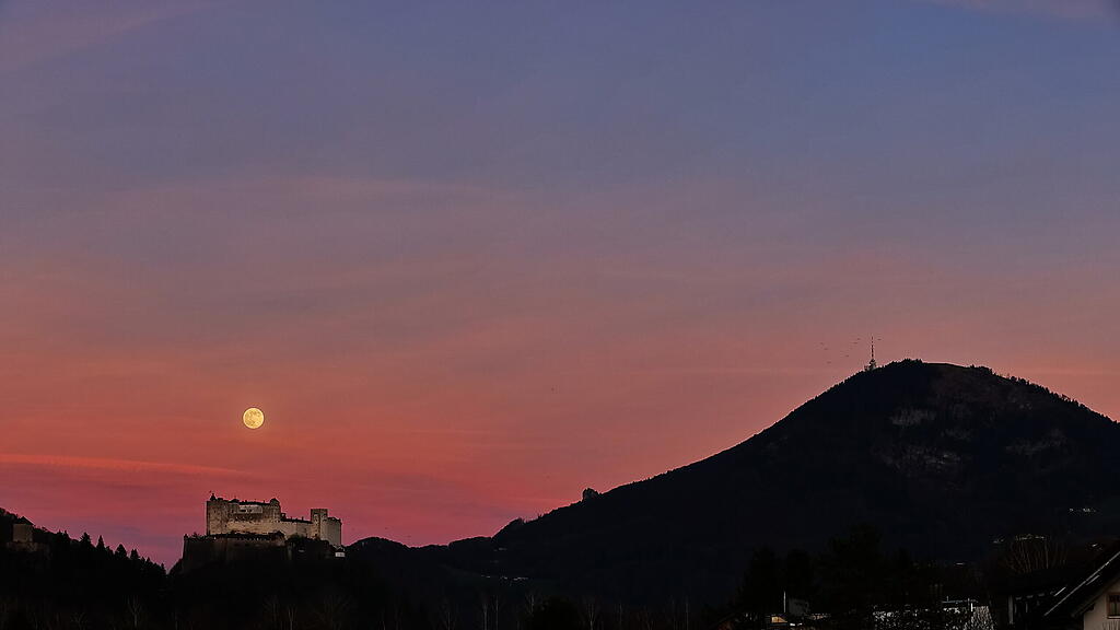 Erster Vollmond 2023 über Salzburg