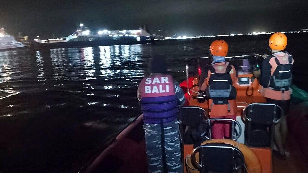 Fähre mit über 60 Menschen vor Bali gekentert