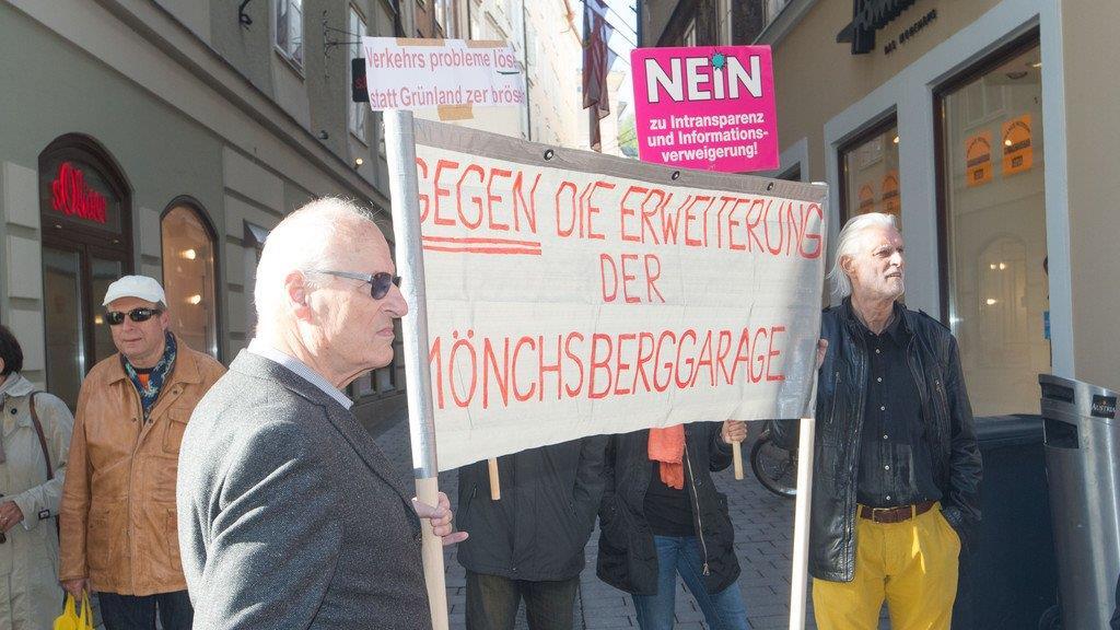 Demos vor dem Rathaus II