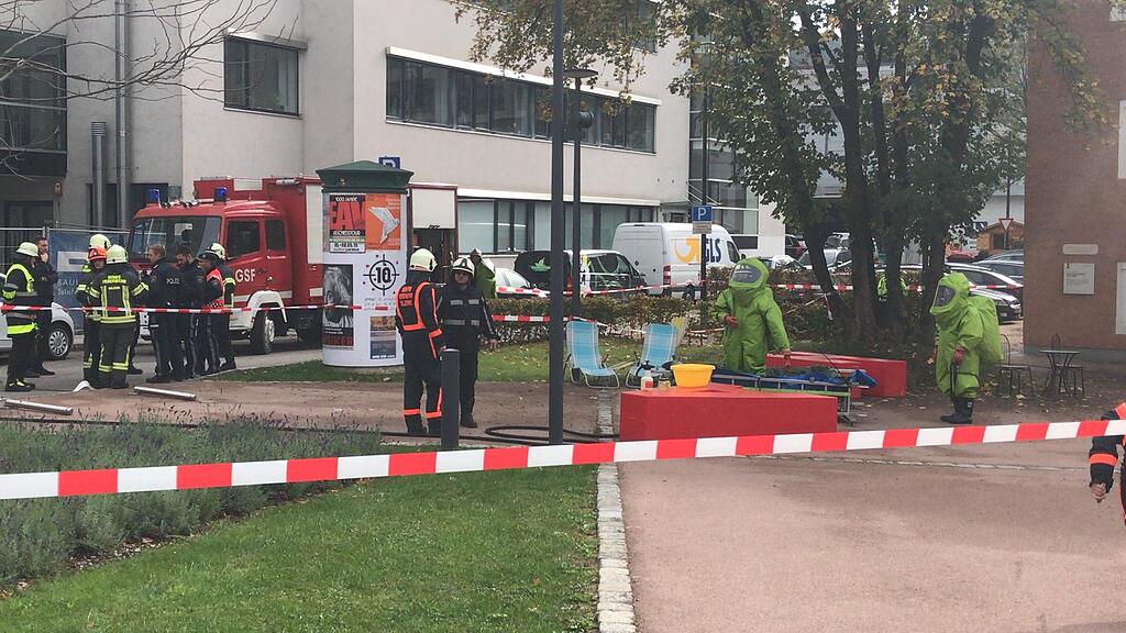 Feuerwehr und Polizei stehen in Salzburg Lehen im Gift-Einsatz.