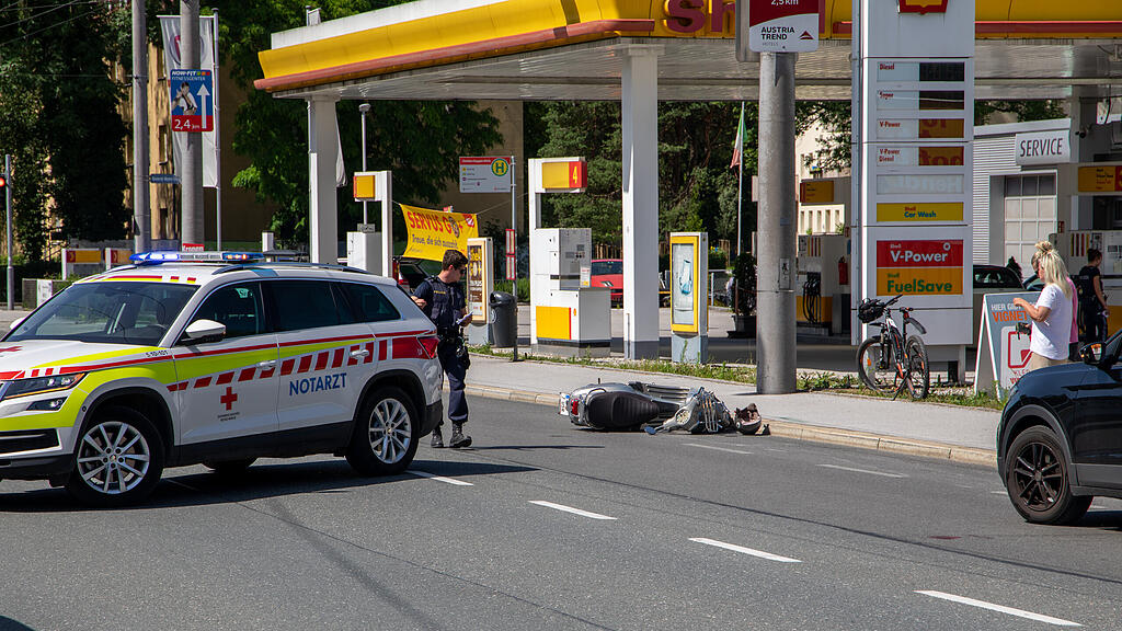 Moped contra Auto in Salzburg-Lehen