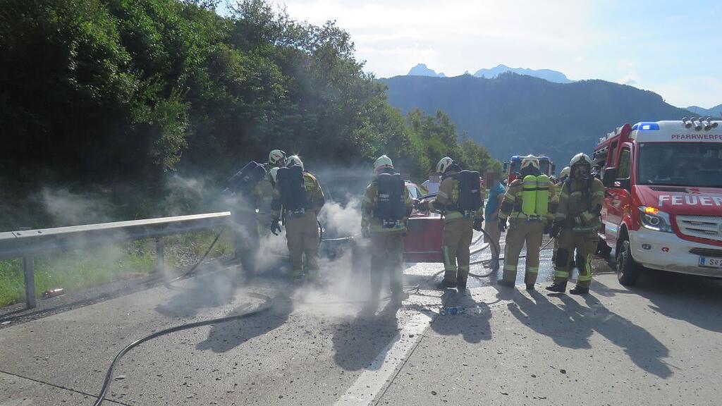 Fahrzeugbrand auf A10 in Pfarrwerfen