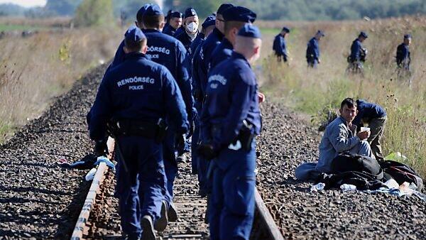 Ungarns Polizei will mehr Präsenz an der Grenze zeigen