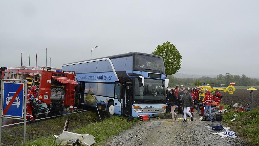24 Menschen wurden im Burgenland bei dem Unfall verletzt, vier davon schwer.