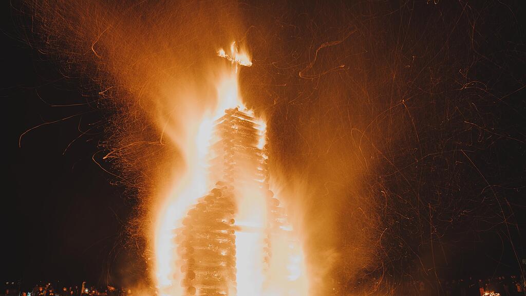 Osterfeuer im Lungau
