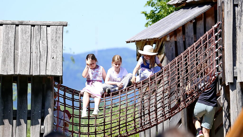 Maibaumaufstellen in Leopoldskron
