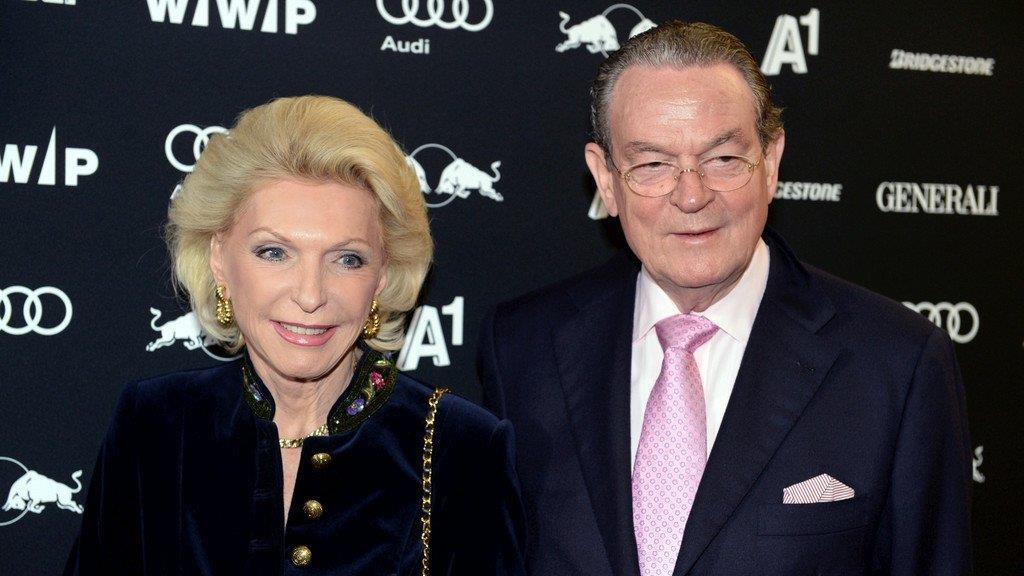 KitzRaceParty in Kitzbühel: Lugner mit Bambi