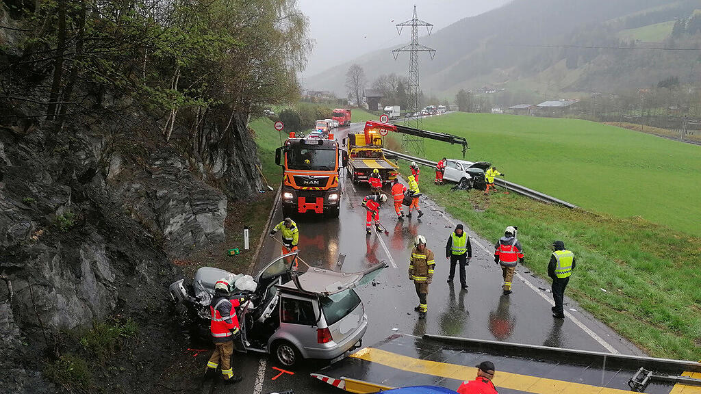 Unfall B311 zwischen Bruck und Gries