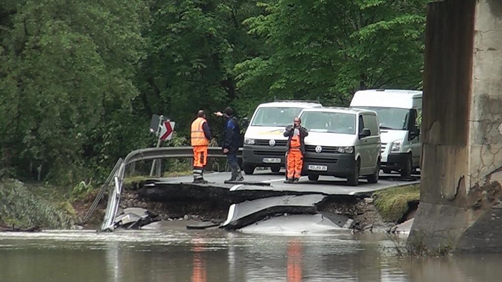 Straße völlig weggespült
