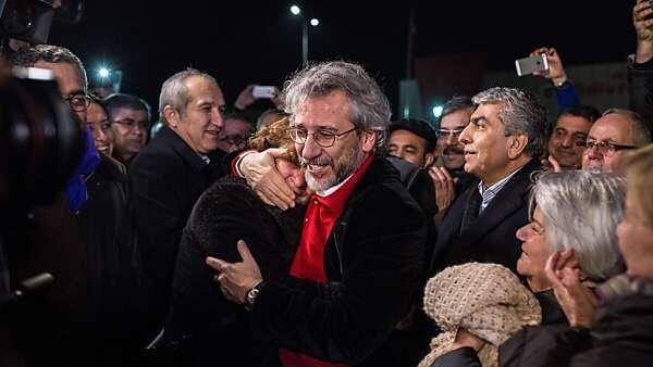 Freude bei Dündar und seiner Frau