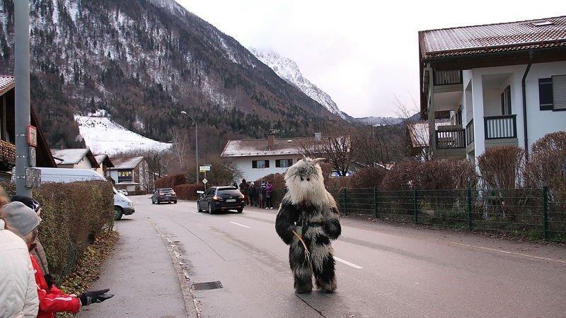 Nikolo und Krampus in Piding