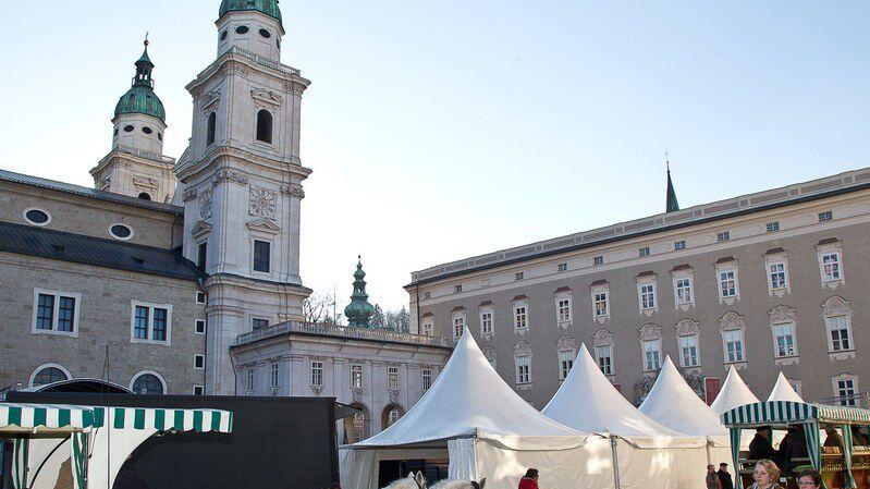 Am Residenzplatz wird bereits auf Hochtouren gearbeitet.