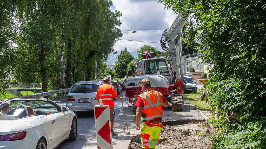 Bauarbeiten für Kreisverkehr in Maxglan