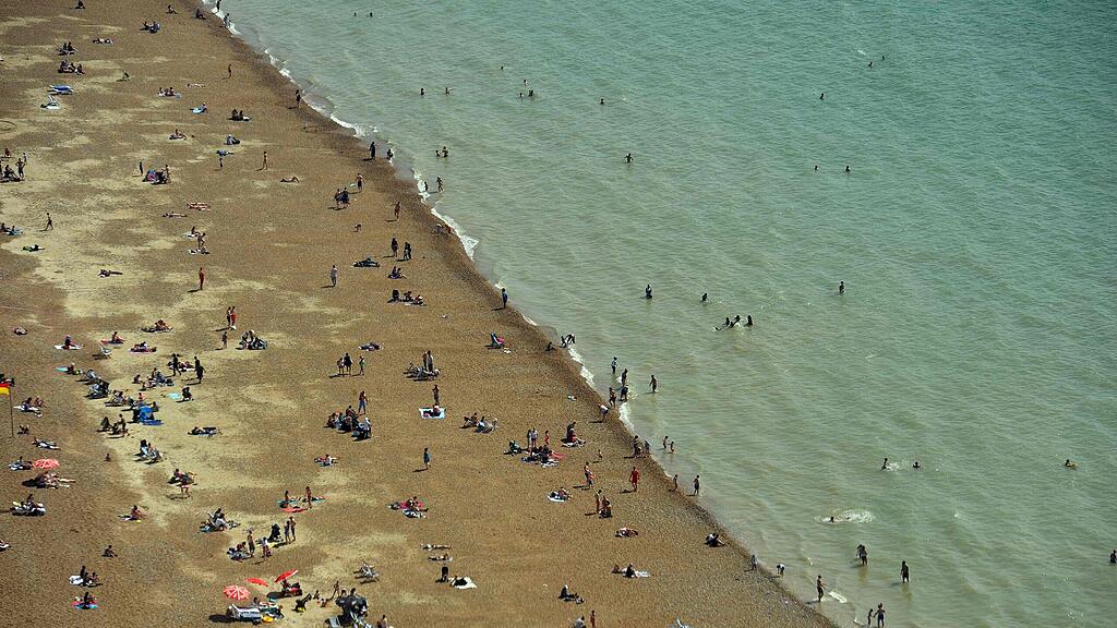 Die Menschen sollen am Strand mit dem Gas in Berührung gekommen sein.